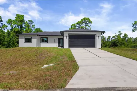 828 Genoa Ave S, Lehigh Acres, FL 33974