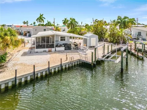 3653 Dewberry Ln, Saint James City, FL 33956