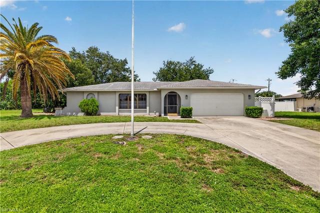 1634 Country Club Blvd, Cape Coral, FL 33990