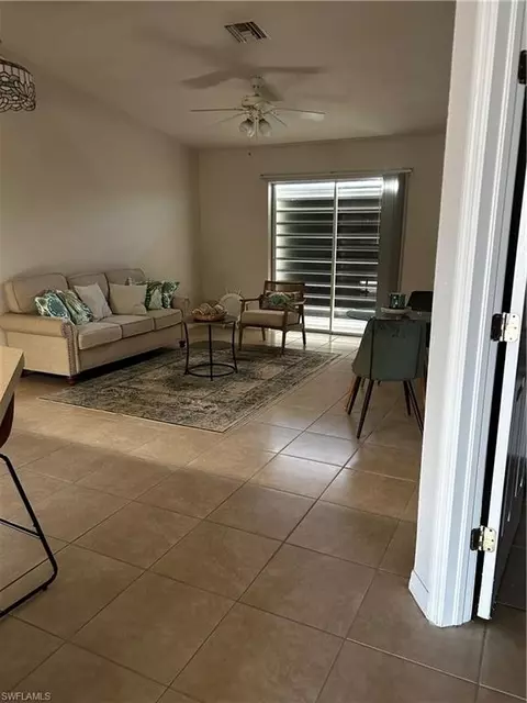 1427 NE 8th Pl, Cape Coral, FL 33909