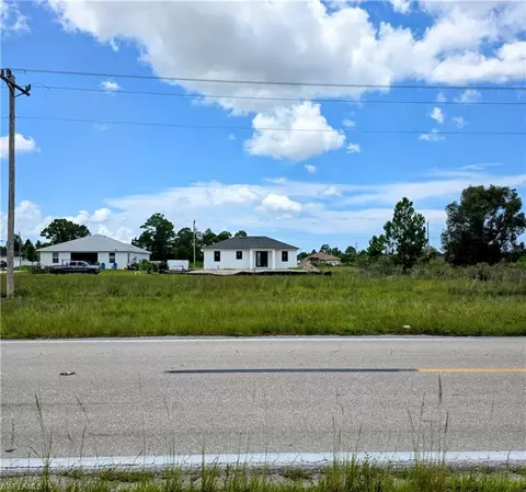 924 Columbus Blvd, Lehigh Acres, FL 33974