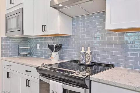 Kitchen - 17157 Oakstead Dr, Alva, FL 33920 photo 6 of 8