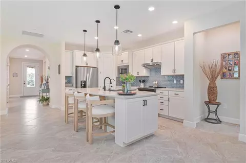 Kitchen - 17157 Oakstead Dr, Alva, FL 33920 photo 4 of 8