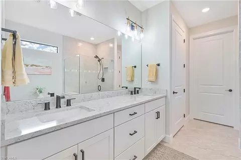 Bath - 17157 Oakstead Dr, Alva, FL 33920 photo 2 of 5