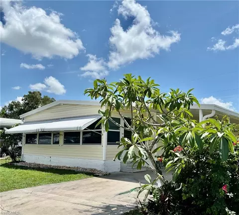 518 Pine Tree Ct, North Fort Myers, FL 33917