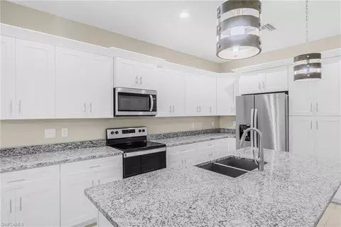 Kitchen - 335 4th Ave, Labelle, FL 33935 photo 4 of 4