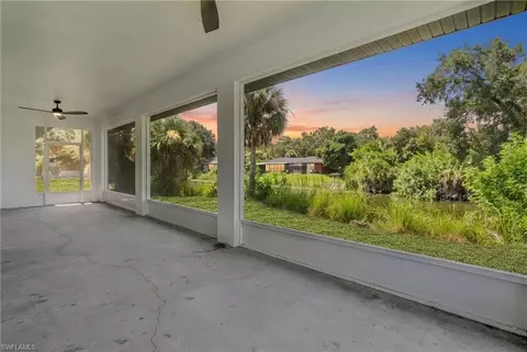 Exterior - 335 4th Ave, Labelle, FL 33935 photo 3 of 6