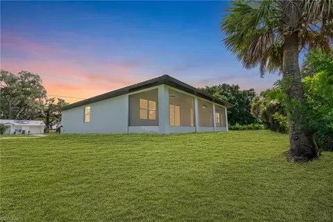 Exterior - 335 4th Ave, Labelle, FL 33935 photo 6 of 6