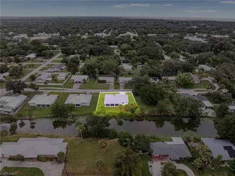 View/Area - 335 4th Ave, Labelle, FL 33935 photo 7 of 9