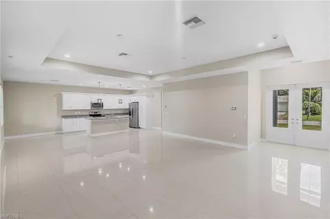 Living - 335 4th Ave, Labelle, FL 33935 photo 1 of 7