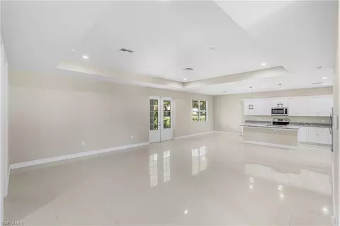 Living - 335 4th Ave, Labelle, FL 33935 photo 2 of 7