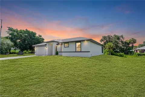 Exterior - 335 4th Ave, Labelle, FL 33935 photo 1 of 6