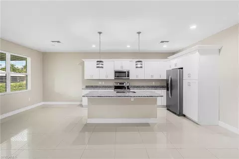 Kitchen - 335 4th Ave, Labelle, FL 33935 photo 3 of 4