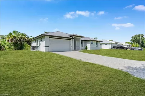 Exterior - 335 4th Ave, Labelle, FL 33935 photo 2 of 6