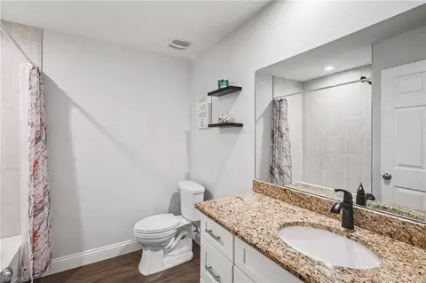 Bath - 630 Royce Rd, Labelle, FL 33935 photo 2 of 2