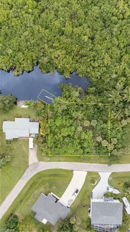 315 Shore Dr, Fort Myers, FL 33905