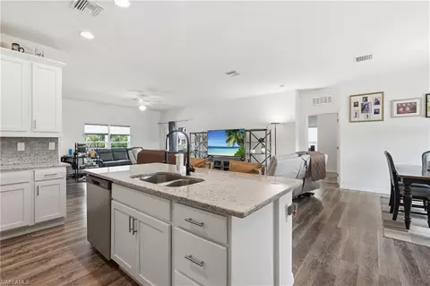 Kitchen - 3017 Iris Cir, Labelle, FL 33935 photo 3 of 4