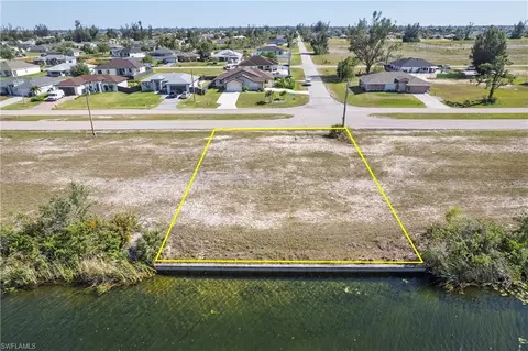 2825 Diplomat Pkwy W, Cape Coral, FL 33993