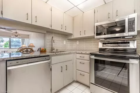 1828 Pine Valley Dr #201, Fort Myers, FL 33907
