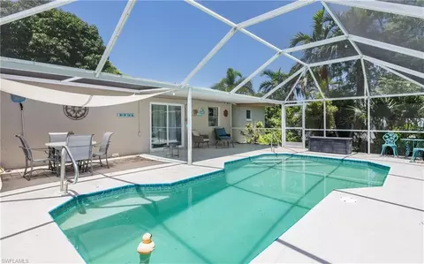 5243 Sunnybrook Ct, Cape Coral, FL 33904