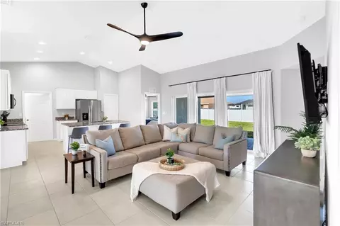 618 NE 2nd Pl, Cape Coral, FL 33909