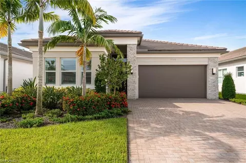 Exterior - 11523 Jacaranda Dr, Naples, FL 34120 photo 2 of 12