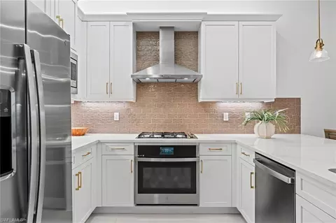 Kitchen - 11523 Jacaranda Dr, Naples, FL 34120 photo 2 of 4