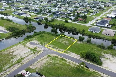 816 NE 12th St, Cape Coral, FL 33909
