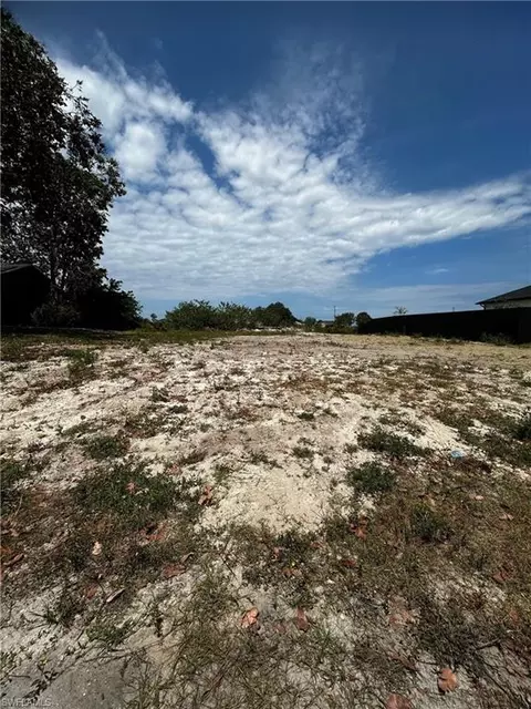 2710 NW 4th Pl, Cape Coral, FL 33993