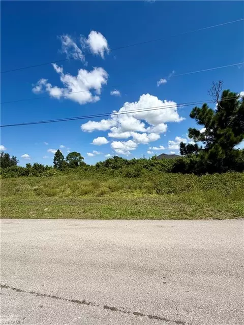 2606 42nd St SW, Lehigh Acres, FL 33976