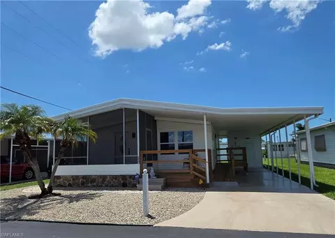 556 Freedom St, North Fort Myers, FL 33917