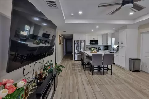 Entry Way - 6007 12th St E, Bradenton, FL 34203 photo 1 of 2