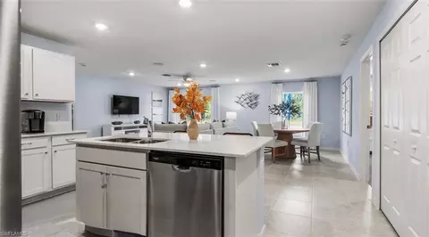 Entry Way - 8083 Sunrise Cir, Labelle, FL 33935 photo 1 of 2