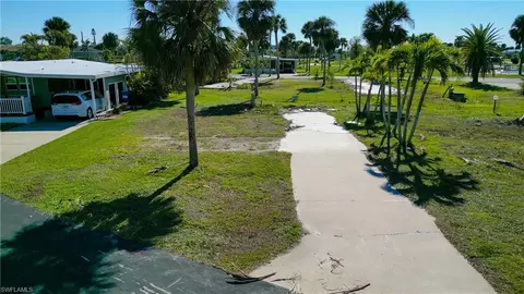 13661 Catbird Dr, Fort Myers, FL 33908