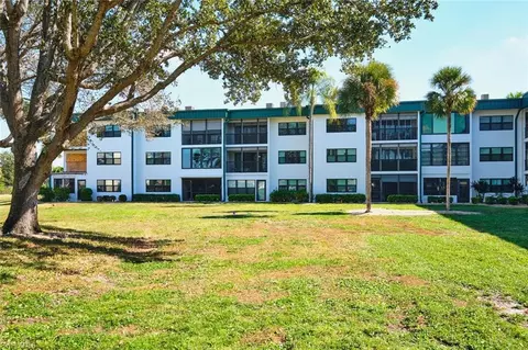 1747 Pebble Beach Dr #302, Fort Myers, FL 33907