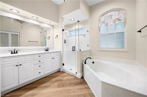 Bath - 8070 Tauren Ct S, Naples, FL 34119 photo 3 of 5