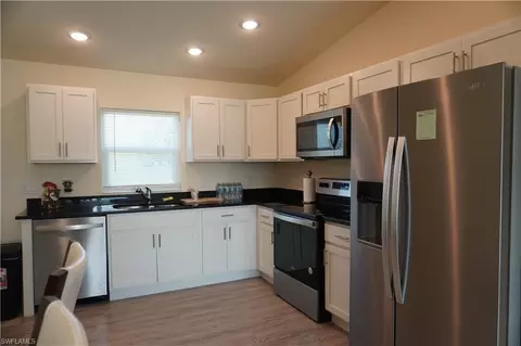 Kitchen - 108 Dublin Cir, Labelle, FL 33935 photo 1 of 2