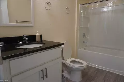 Bath - 108 Dublin Cir, Labelle, FL 33935 photo 1 of 2