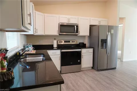 Kitchen - 108 Dublin Cir, Labelle, FL 33935 photo 2 of 2