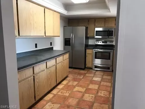 627 SE 10th Ave, Cape Coral, FL 33990