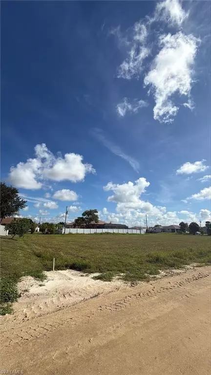 1711 NE 17th St, Cape Coral, FL 33909