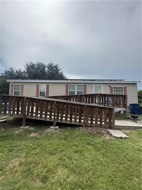 8240 Penny Dr, North Fort Myers, FL 33917