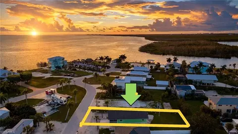 915 North St, Fort Myers Beach, FL 33931