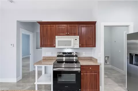Kitchen - 4529 Springview Cir, Labelle, FL 33935 photo 2 of 3