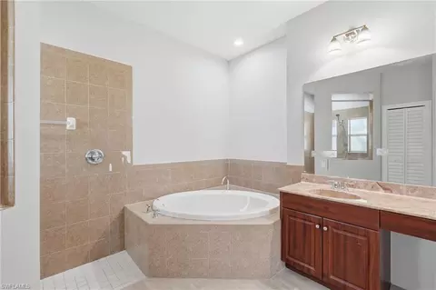 Bath - 4529 Springview Cir, Labelle, FL 33935 photo 2 of 3
