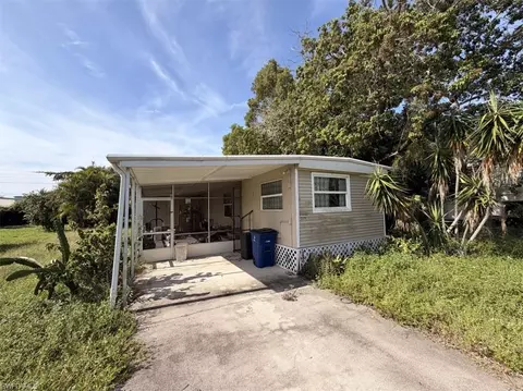 2074 Flowers Dr, Fort Myers, FL 33907