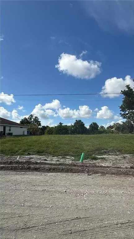 2132 NE 18th St, Cape Coral, FL 33909