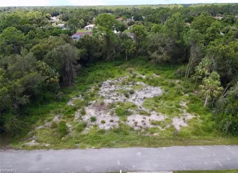 617 Columbus Ave, Lehigh Acres, FL 33972