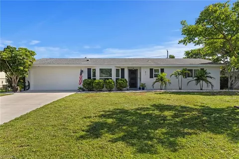 871 Entrada Dr S, Fort Myers, FL 33919