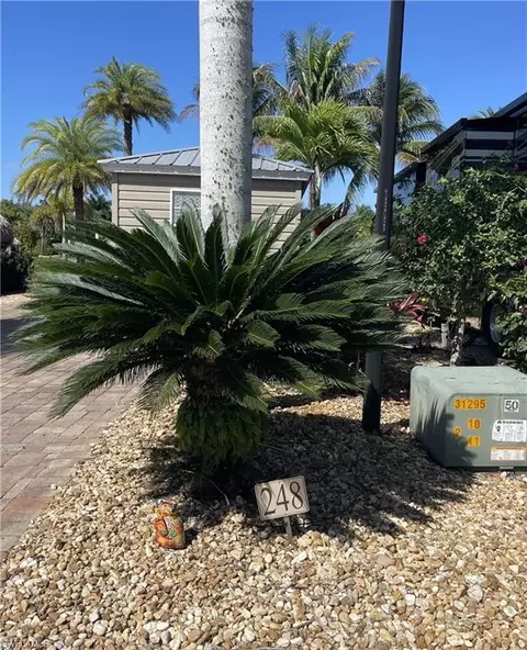 5230 Pineland Daisy Trl, Fort Myers, FL 33905